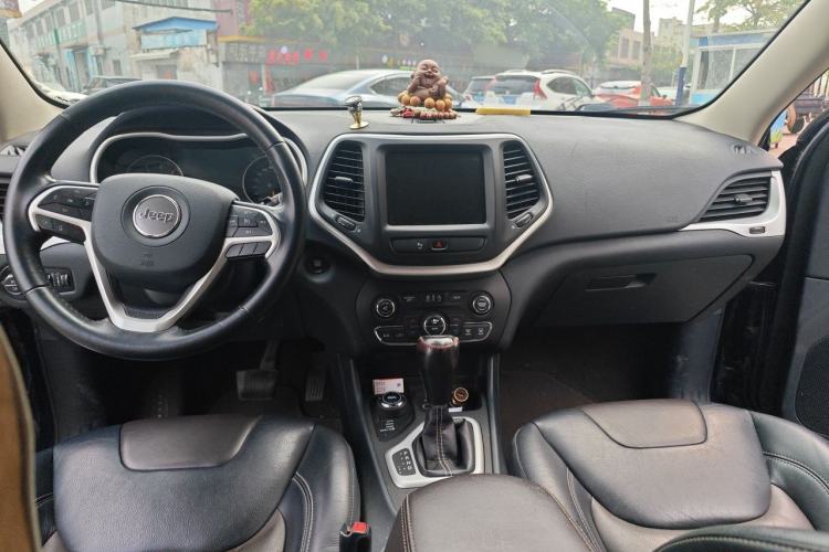 Used Jeep Cherokee 2016 2.4L Professional Smart Version Center Console