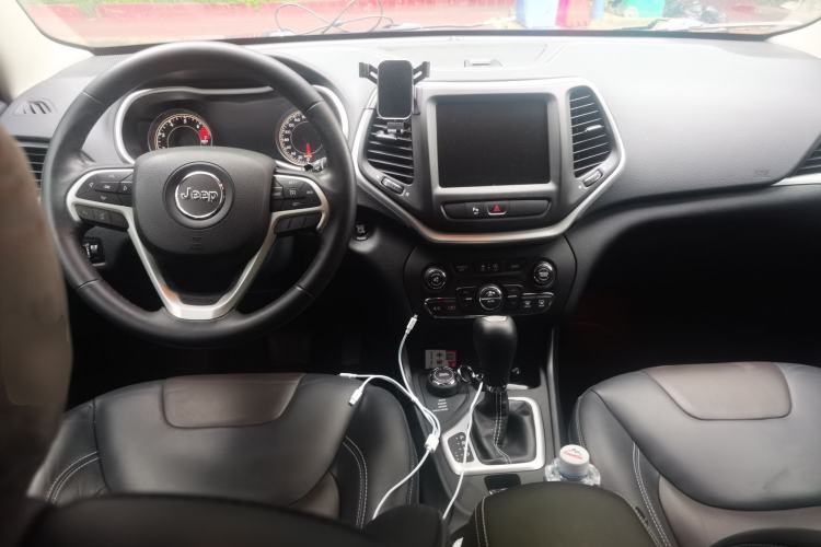 Used Jeep Cherokee 2016 2.4L Professional Smart Version Center Console