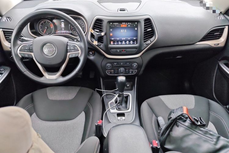 Used Jeep Cherokee 2016 2.0L Smart Version Center Console