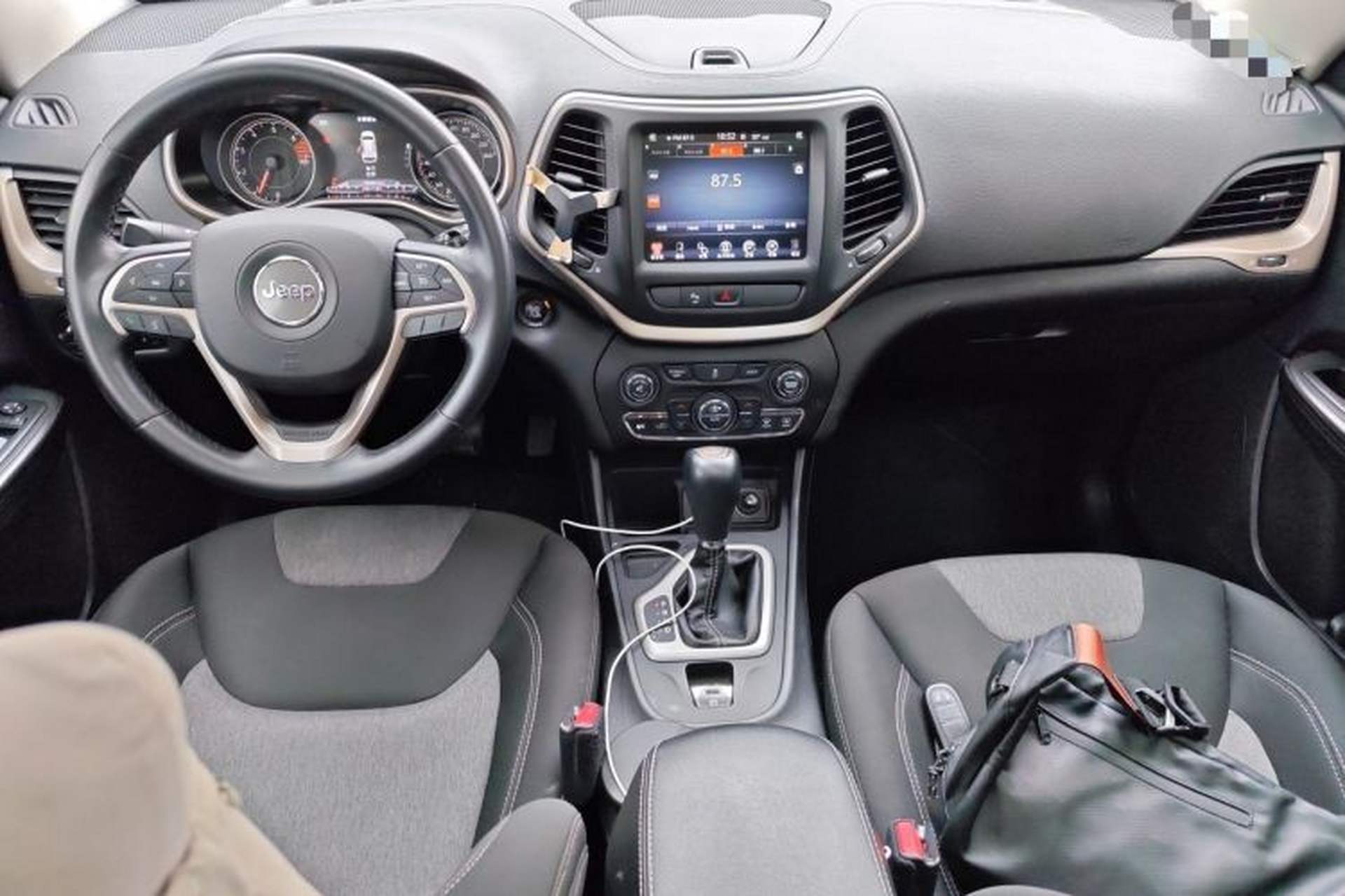 Used Jeep Cherokee 2016 2.0L Smart Version Center Console
