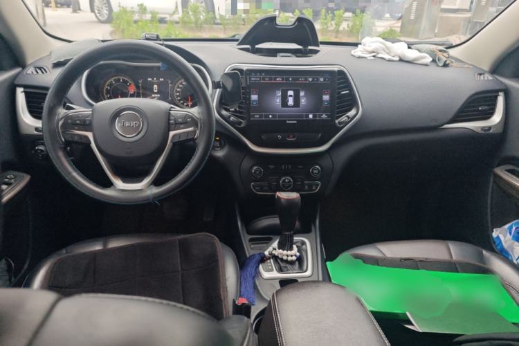 Used Jeep Cherokee 2016 2.4L Leading Edition Center Console