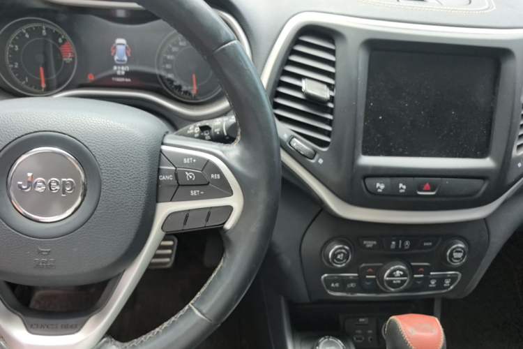Used Jeep Cherokee 2016 2.4L Superior Edition Center Console
