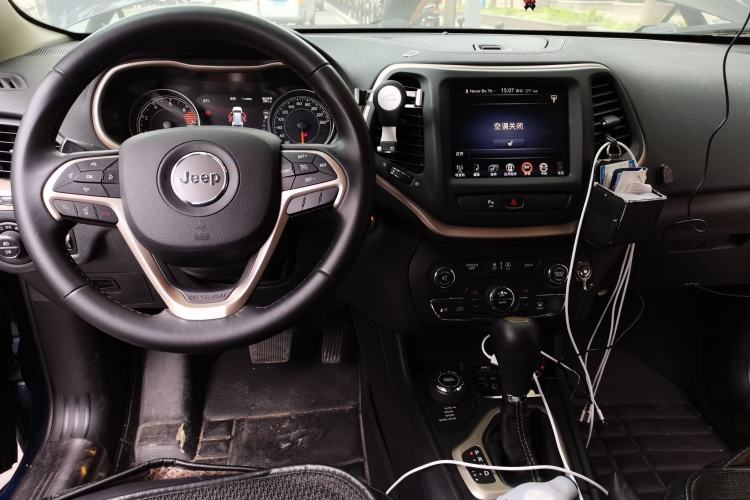 Used Jeep Cherokee 2016 2.4L Professional Edition Center Console