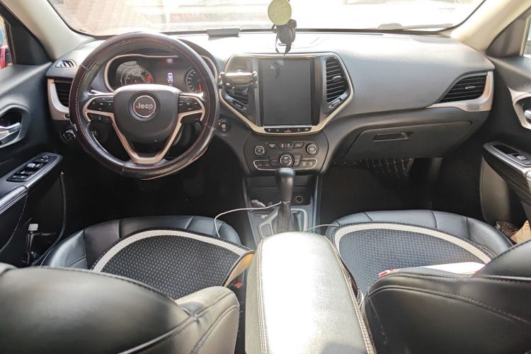 Used Jeep Cherokee 2016 2.4L Leading Edition Center Console