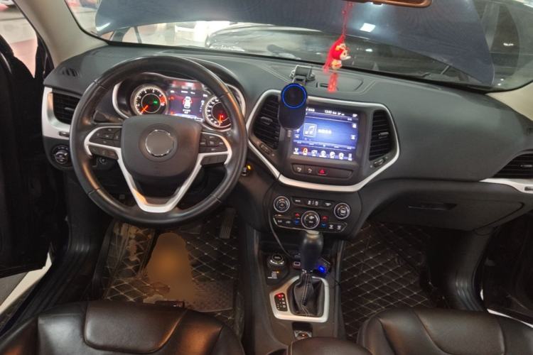 Used Jeep Cherokee 2016 2.4L Superior Edition Center Console