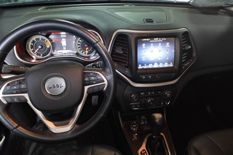Used Jeep Cherokee 2016 2.4L Superior Edition Center Console