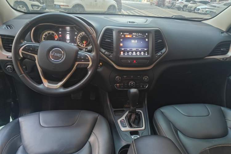 Used Jeep Cherokee 2016 2.0L Superior Edition Center Console