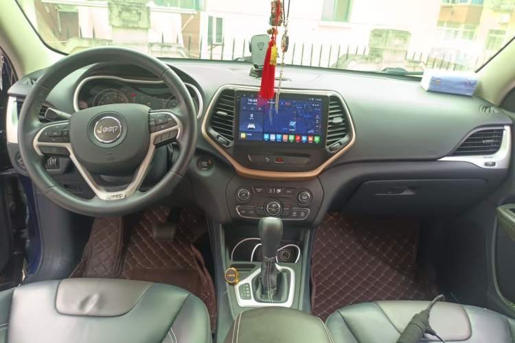 Used Jeep Cherokee 2016 2.4L Leading Edition Center Console
