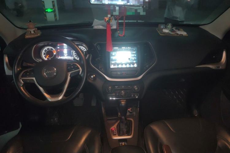 Used Jeep Cherokee 2016 2.0L Superior Edition Center Console