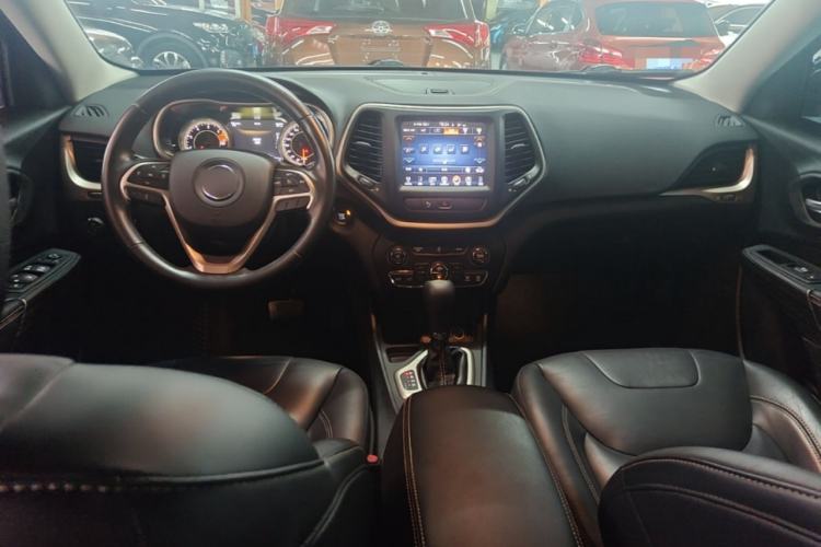 Used Jeep Cherokee 2016 2.0L Superior Edition Center Console