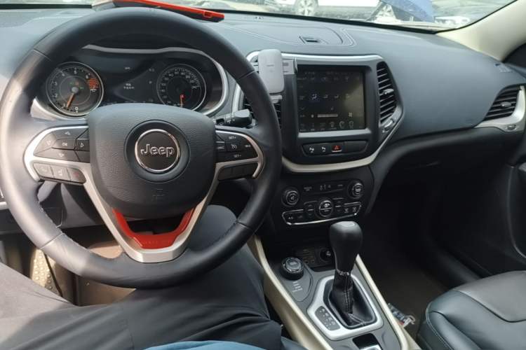 Used Jeep Cherokee 2016 2.4L Superior Edition Center Console