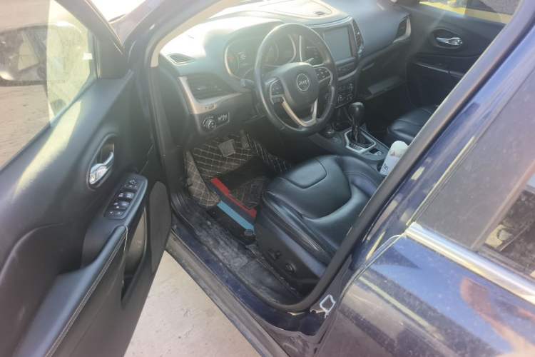 Used Jeep Cherokee 2016 2.4L Professional Smart Version Driver Seat