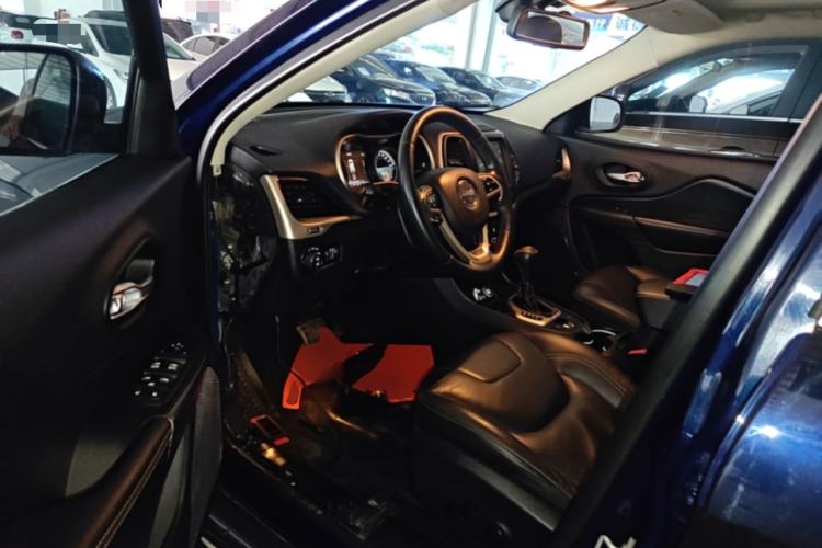 Used Jeep Cherokee 2016 2.0L Superior Edition Driver Seat
