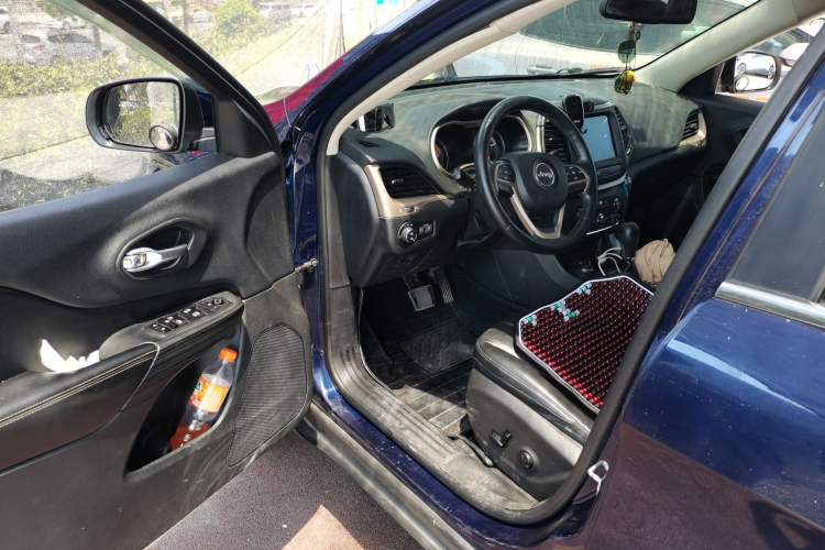 Used Jeep Cherokee 2016 2.4L Professional Smart Version Driver Seat