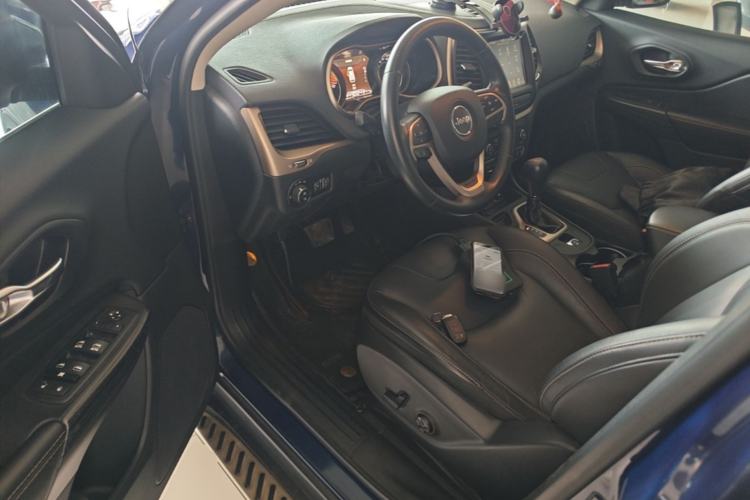 Used Jeep Cherokee 2016 2.0L Superior Edition Driver Seat
