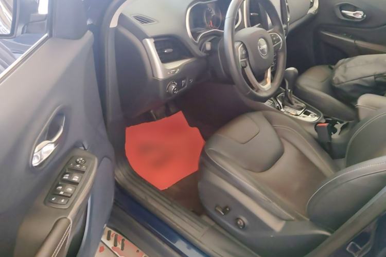 Used Jeep Cherokee 2016 2.4L Superior Edition Driver Seat