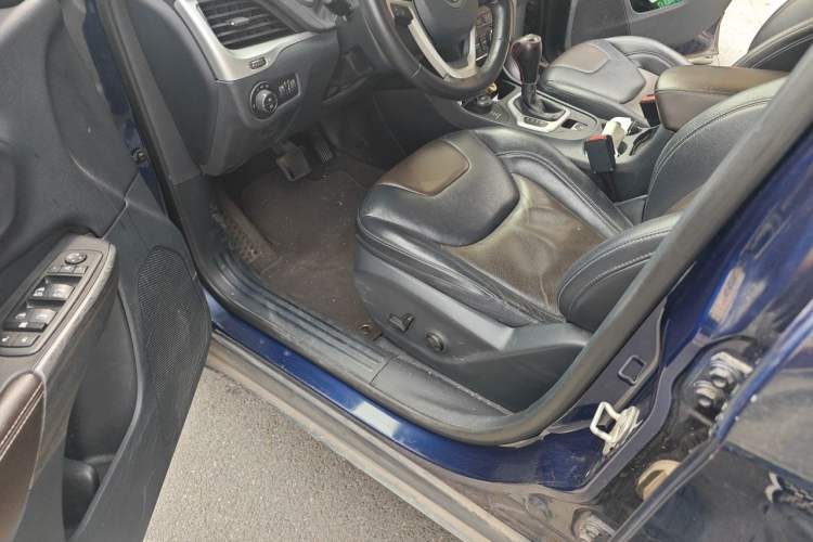 Used Jeep Cherokee 2016 2.4L Professional Smart Version Driver Seat