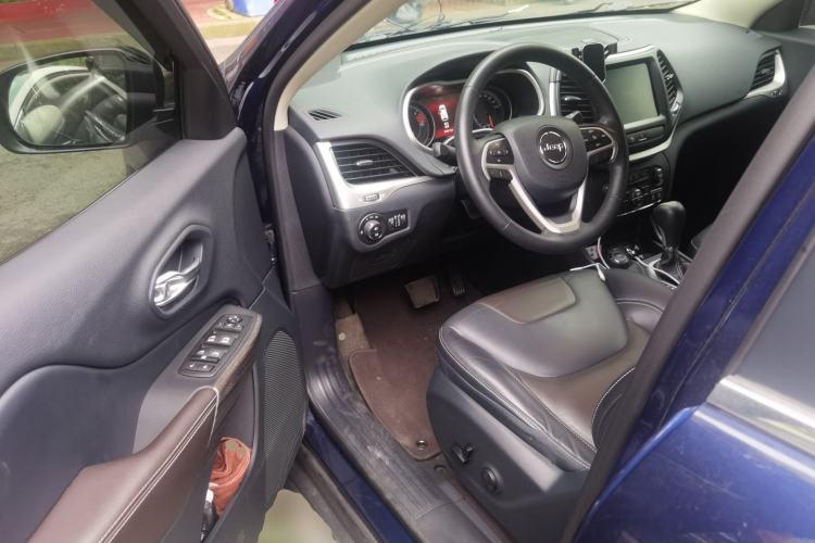 Used Jeep Cherokee 2016 2.4L Professional Smart Version Driver Seat