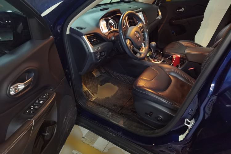 Used Jeep Cherokee 2016 2.4L Professional Smart Version Driver Seat