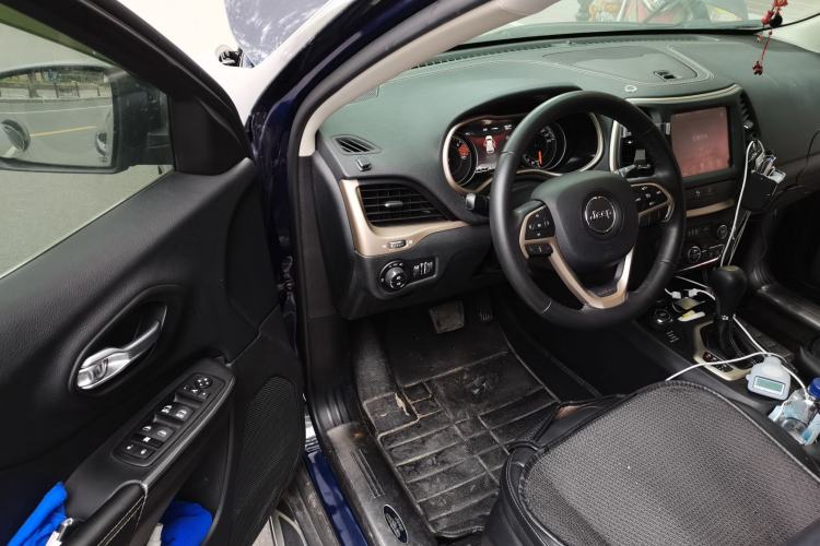 Used Jeep Cherokee 2016 2.4L Professional Edition Driver Seat