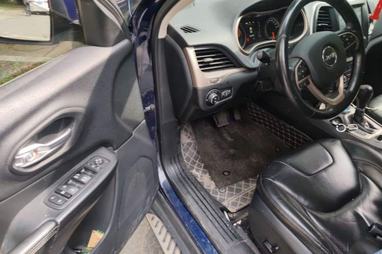 Used Jeep Cherokee 2016 2.4L Leading Smart Version Driver Seat