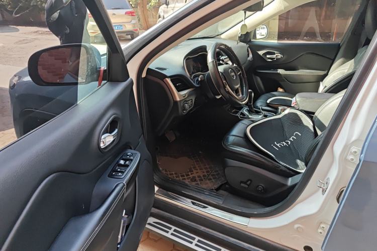 Used Jeep Cherokee 2016 2.4L Leading Edition Driver Seat