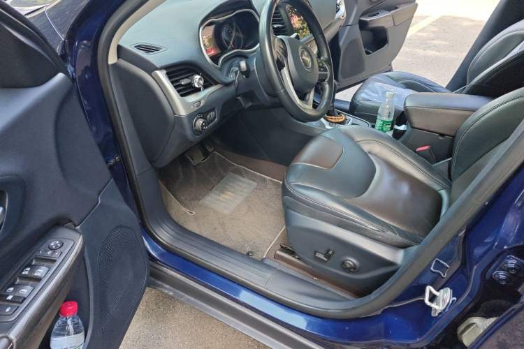 Used Jeep Cherokee 2016 2.4L Professional Smart Version Driver Seat