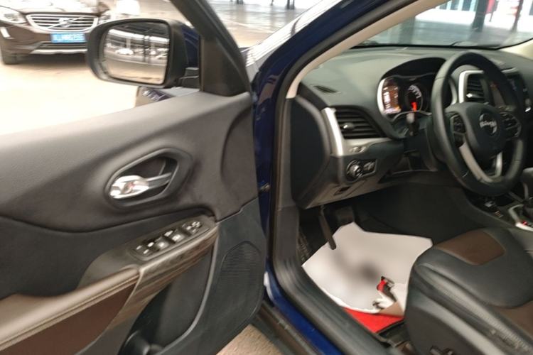 Used Jeep Cherokee 2016 2.4L Professional Smart Version Driver Seat