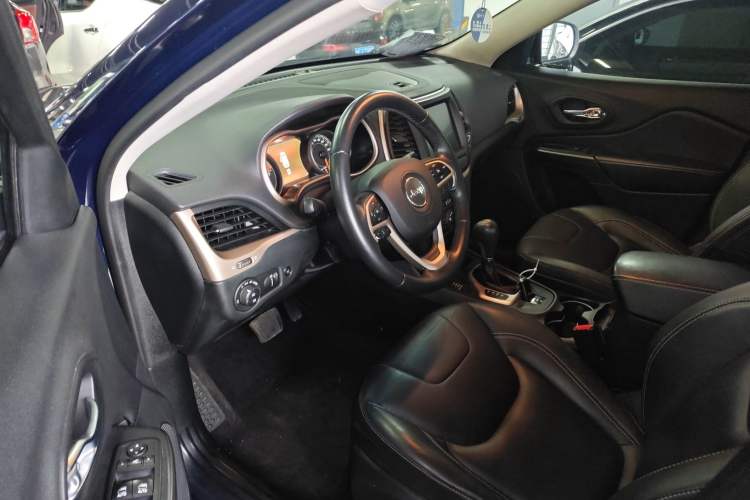 Used Jeep Cherokee 2016 2.4L Superior Edition Driver Seat