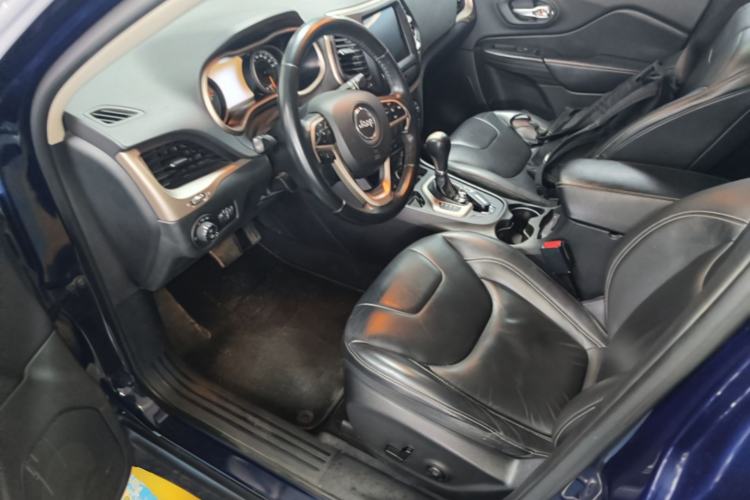 Used Jeep Cherokee 2016 2.0L Superior Edition Driver Seat