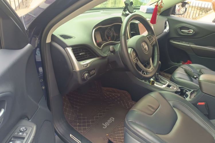 Used Jeep Cherokee 2016 2.4L Leading Edition Driver Seat