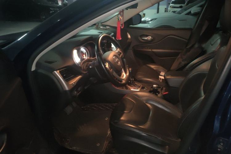 Used Jeep Cherokee 2016 2.0L Superior Edition Driver Seat