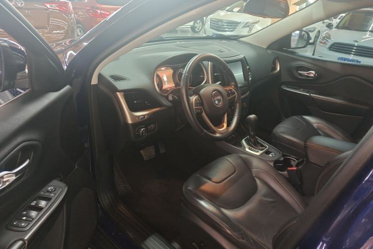 Used Jeep Cherokee 2016 2.0L Superior Edition Driver Seat