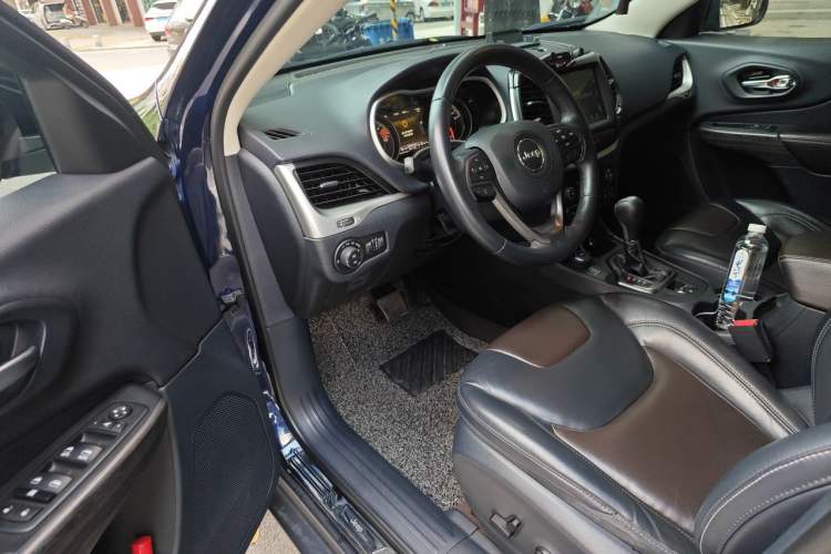 Used Jeep Cherokee 2016 2.4L Professional Smart Version Driver Seat