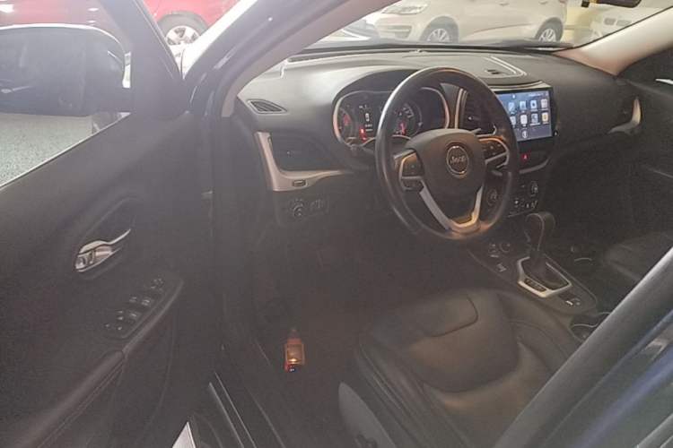 Used Jeep Cherokee 2016 2.4L Professional Edition Driver Seat