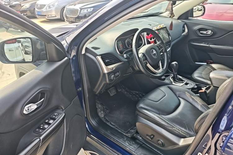 Used Jeep Cherokee 2016 2.4L Professional Edition Driver Seat