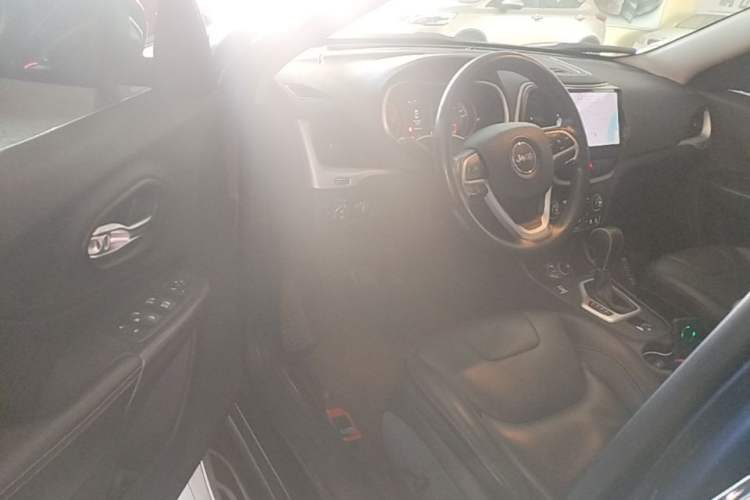Used Jeep Cherokee 2016 2.4L Professional Edition Driver Seat
