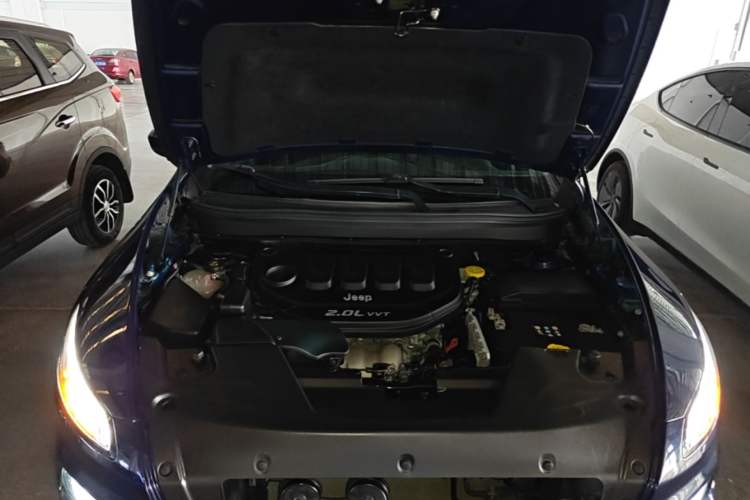 Used Jeep Cherokee 2016 2.0L Superior Edition Engine Bay