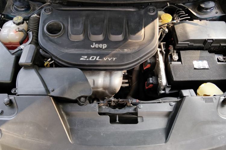 Used Jeep Cherokee 2016 2.0L Superior Edition Engine Bay