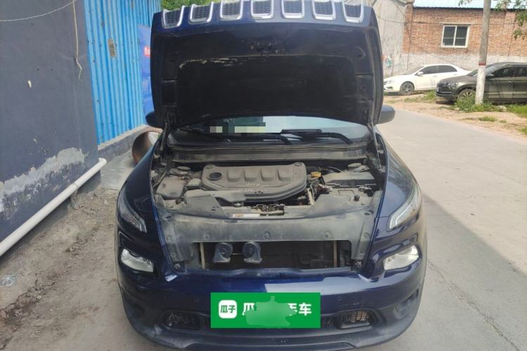Used Jeep Cherokee 2016 2.0L Leading Edition Engine Bay