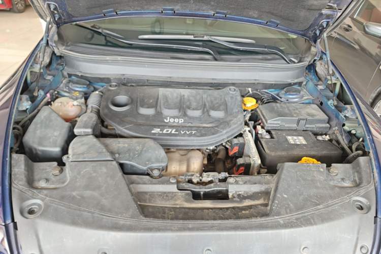 Used Jeep Cherokee 2016 2.0L Superior Edition Engine Bay