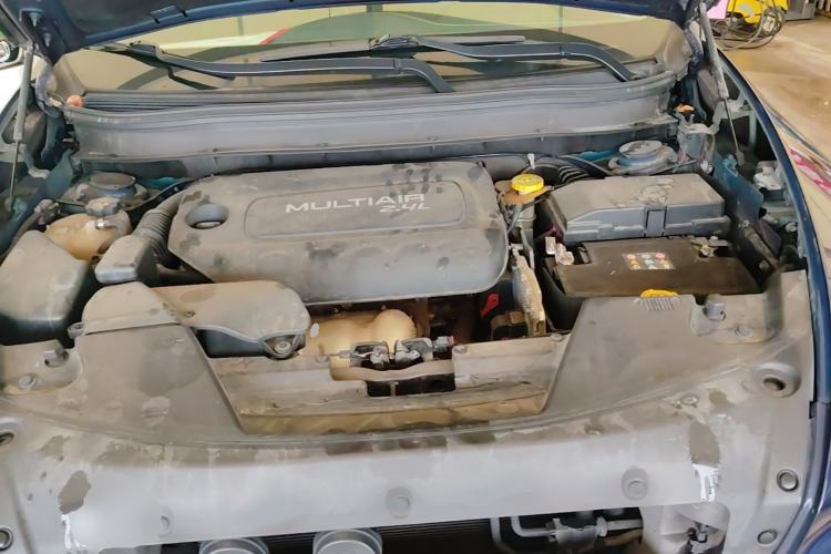 Used Jeep Cherokee 2016 2.4L Superior Edition Engine Bay