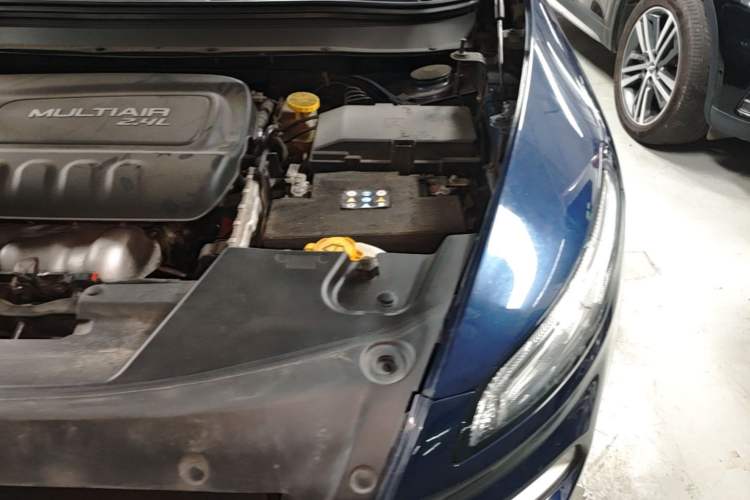 Used Jeep Cherokee 2016 2.4L Leading Edition Engine Bay Left