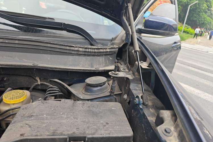 Used Jeep Cherokee 2016 2.4L Professional Smart Version Engine Bay Left
