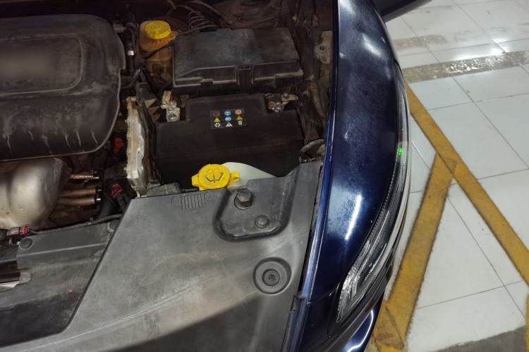 Used Jeep Cherokee 2016 2.4L Professional Smart Version Engine Bay Left