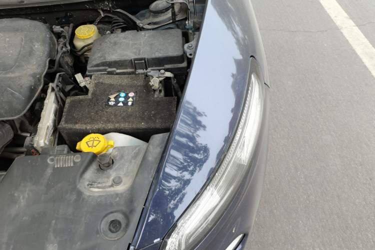 Used Jeep Cherokee 2016 2.4L Professional Edition Engine Bay Left