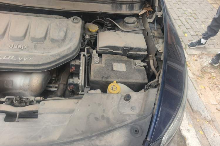 Used Jeep Cherokee 2016 2.0L Superior Edition Engine Bay Left