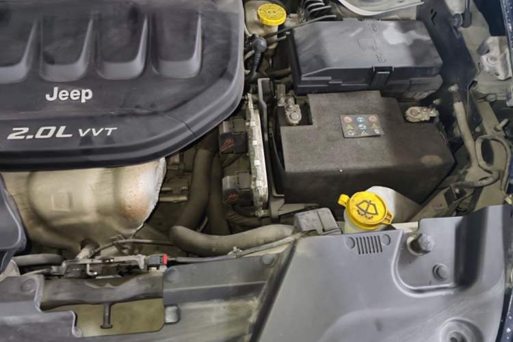 Used Jeep Cherokee 2016 2.0L Superior Edition Engine Bay Left