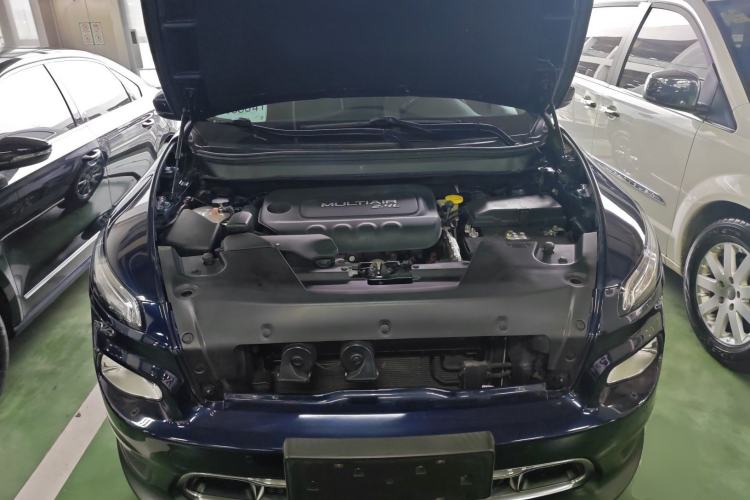 Used Jeep Cherokee 2016 2.4L Superior Edition Engine Bay
