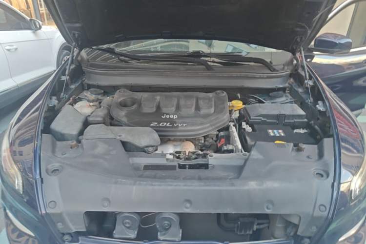 Used Jeep Cherokee 2016 2.0L Superior Edition Engine Bay